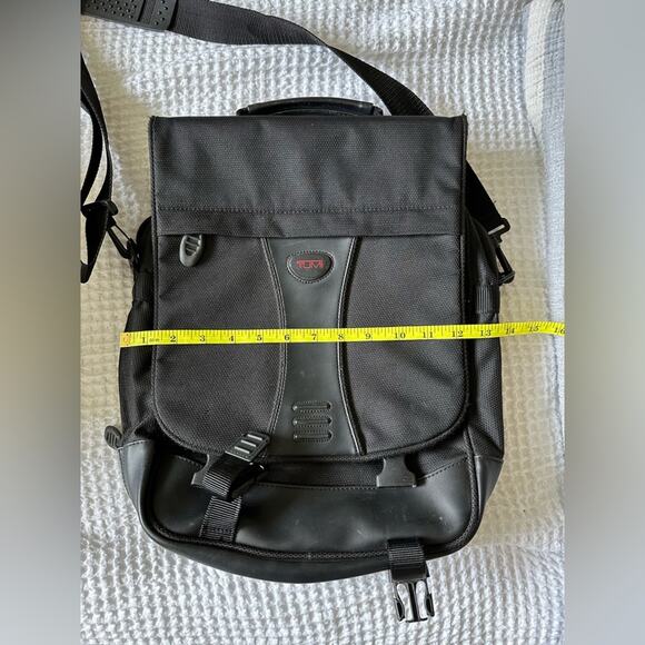 TUMI Black Crossbody Messenger Expandable Bag Purse Nylon With Leather Trim - Picture 9 of 10